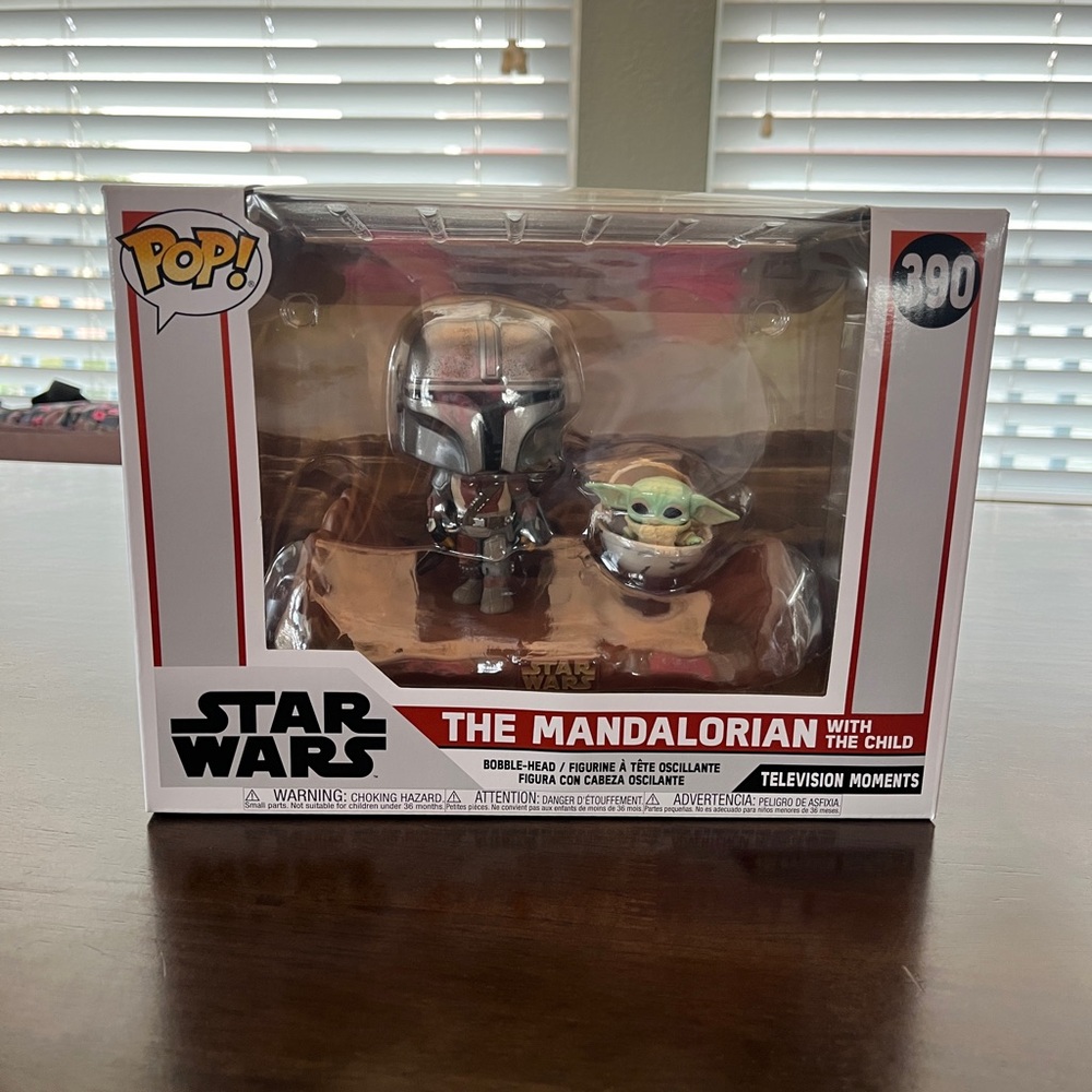Funko Pop Star Wars The Mandalorian with the Child #390